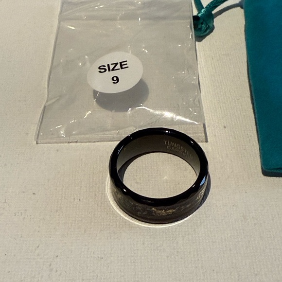 NEW Men's Black and Gold Inlay Tungsten Carbide Ring Size 9 - Picture 5 of 11